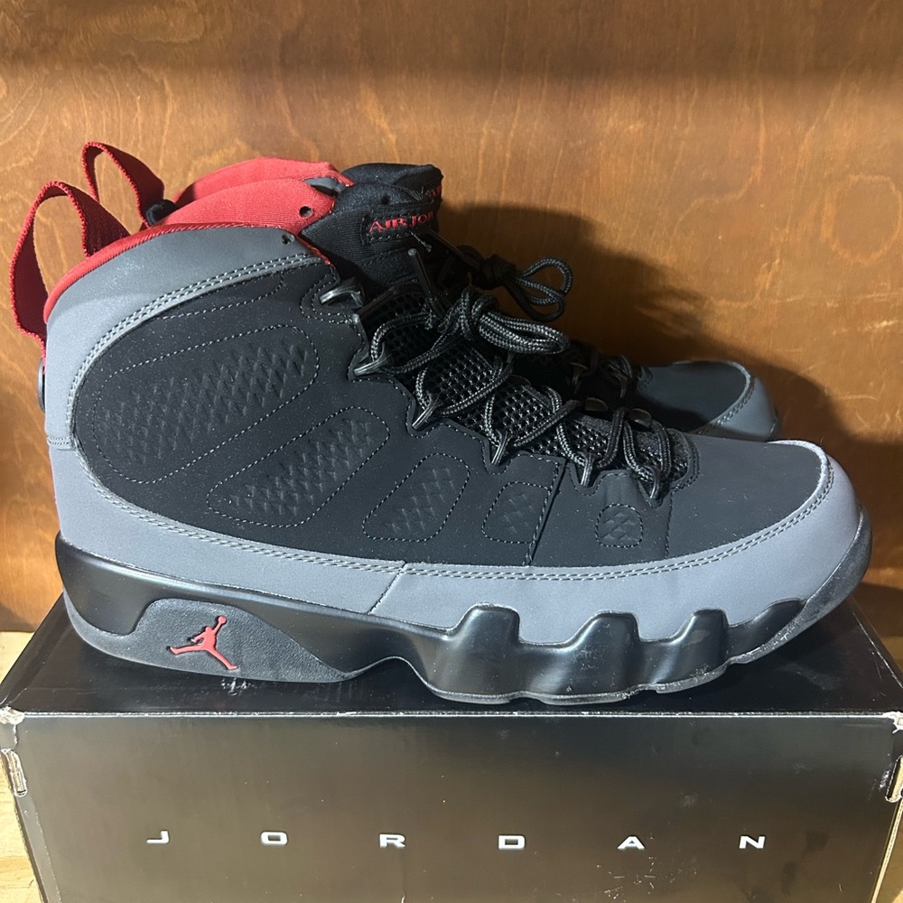Jordan Men's Black and Red Sneakers